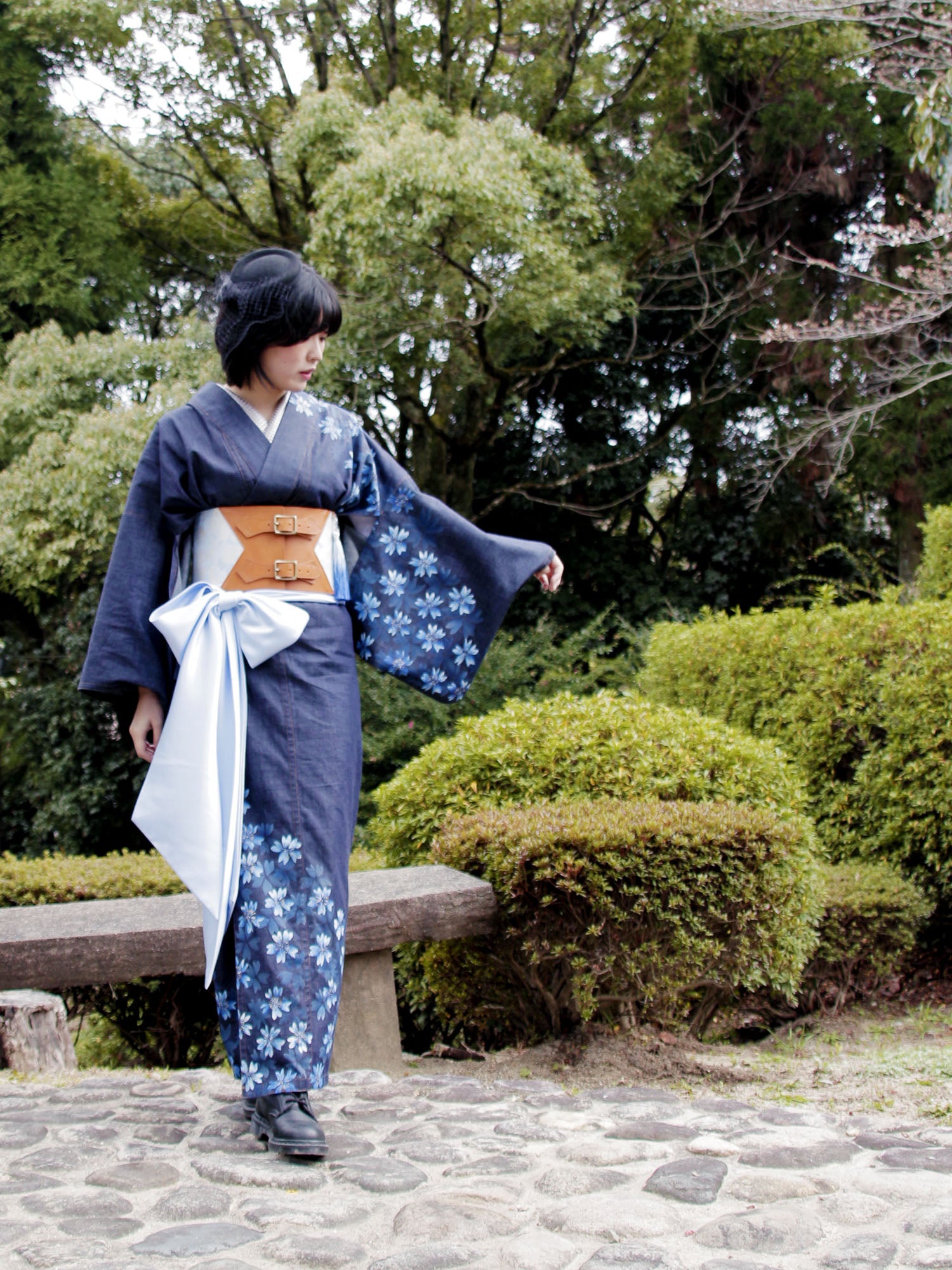 手描き友禅デニム着物「桜尽くし/ブルー」伝統と現代の融合 カジュアル